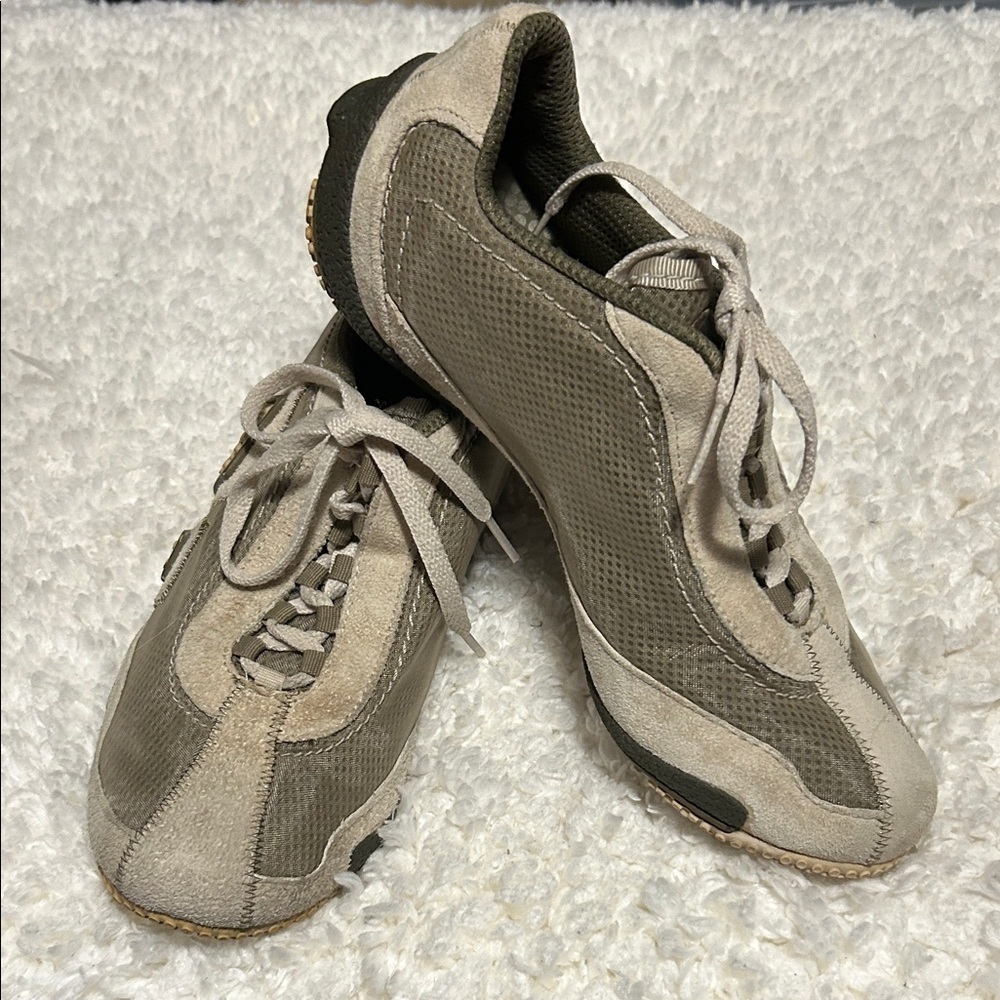 Merrell Women's Sneakers in Beige and Olive